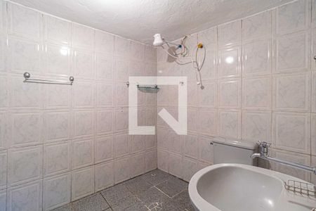 Banheiro de casa para alugar com 1 quarto, 60m² em Vila Antônio, São Paulo