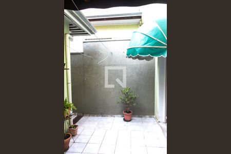 Casa à venda com 183m², 2 quartos e 2 vagas Casa à venda com 183m², 2 quartos e 2 vagasQuintal