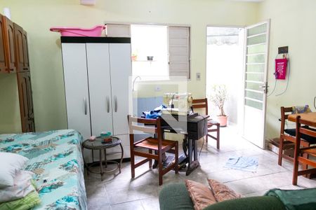 Casa à venda com 183m², 2 quartos e 2 vagas Casa à venda com 183m², 2 quartos e 2 vagasEdícula