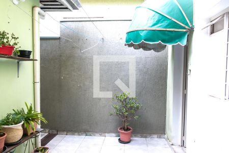 Casa à venda com 183m², 2 quartos e 2 vagas Casa à venda com 183m², 2 quartos e 2 vagasQuintal