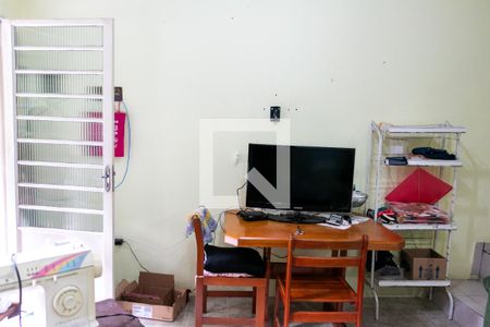 Casa à venda com 183m², 2 quartos e 2 vagas Casa à venda com 183m², 2 quartos e 2 vagasEdícula