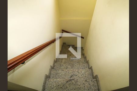 Sala - Escada de casa à venda com 4 quartos, 137m² em Vila Santa Terezinha (zona Norte), São Paulo