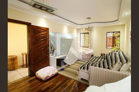 Sala de casa à venda com 4 quartos, 137m² em Vila Santa Terezinha (zona Norte), São Paulo