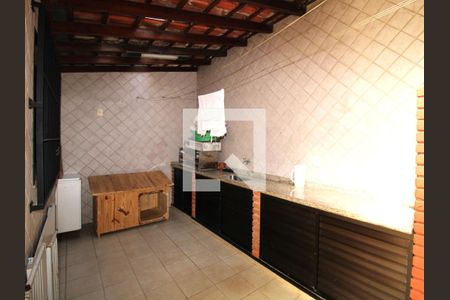 Casa à venda com 137m², 4 quartos e 3 vagasQuintal