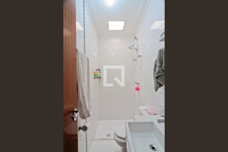 Casa à venda com 77m², 2 quartos e 2 vagasBanheiro da Suíte 1