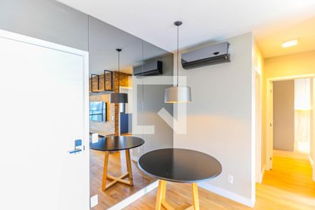 Sala de apartamento à venda com 2 quartos, 61m² em Jardim das Acácias, São Paulo