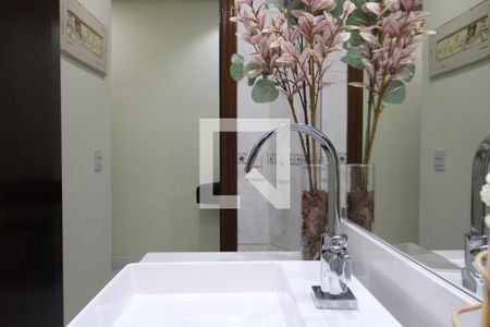 Casa à venda com 240m², 4 quartos e 2 vagasBanheiro 1