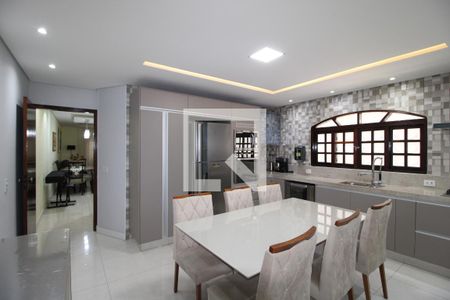 Casa à venda com 240m², 4 quartos e 2 vagasCozinha