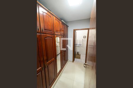 Casa à venda com 215m², 5 quartos e 4 vagasCloset da suíte 2
