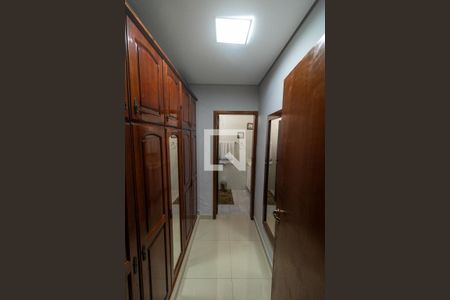 Casa à venda com 215m², 5 quartos e 4 vagasCloset da suíte 2