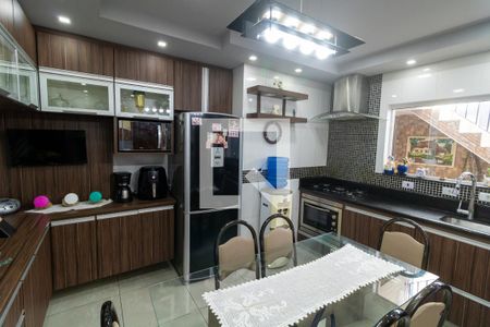 Casa à venda com 215m², 5 quartos e 4 vagasCozinha