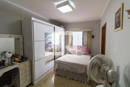 Casa à venda com 215m², 5 quartos e 4 vagasSuíte 2