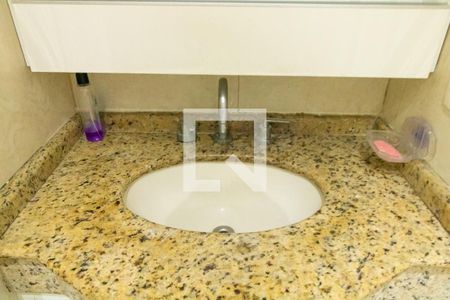 Casa à venda com 215m², 5 quartos e 4 vagasBanheiro da Suíte 1