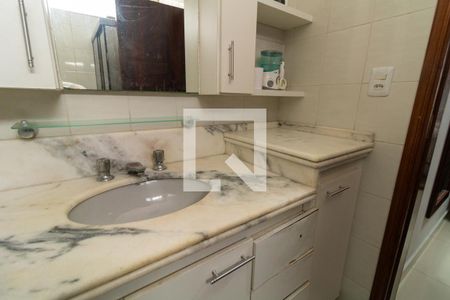 Casa à venda com 215m², 5 quartos e 4 vagasBanheiro da Suíte 2