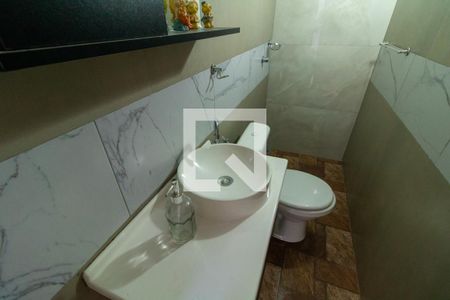 Casa à venda com 215m², 5 quartos e 4 vagasBanheiro