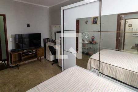 Casa à venda com 215m², 5 quartos e 4 vagasSuíte 2