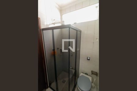 Casa à venda com 215m², 5 quartos e 4 vagasBanheiro da Suíte 2