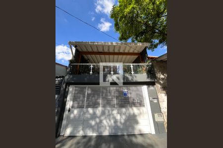 Casa à venda com 185m², 3 quartos e 2 vagas Casa à venda com 185m², 3 quartos e 2 vagasFachada