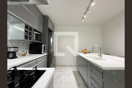 Casa à venda com 185m², 3 quartos e 2 vagas Casa à venda com 185m², 3 quartos e 2 vagasCozinha