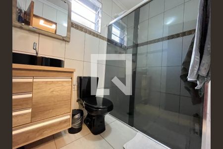 Casa à venda com 185m², 3 quartos e 2 vagas Casa à venda com 185m², 3 quartos e 2 vagasBanheiro Corredor