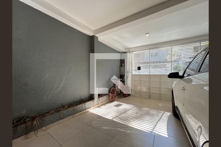 Casa à venda com 185m², 3 quartos e 2 vagas Casa à venda com 185m², 3 quartos e 2 vagasGaragem