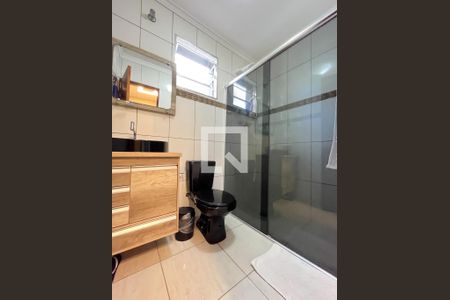 Casa à venda com 185m², 3 quartos e 2 vagas Casa à venda com 185m², 3 quartos e 2 vagasBanheiro Corredor