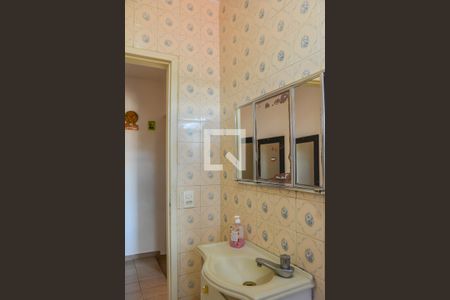 Casa à venda com 246m², 4 quartos e 4 vagasBanheiro 2