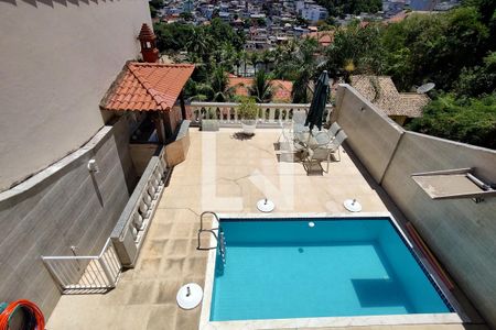 Casa de condomínio à venda com 300m², 4 quartos e 2 vagasPiscina