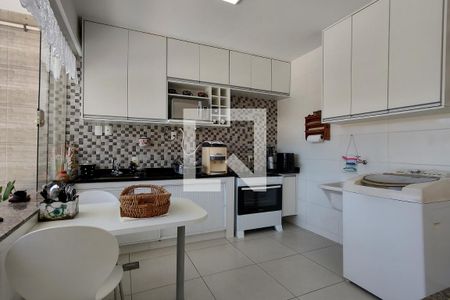 Casa de condomínio à venda com 300m², 4 quartos e 2 vagasCozinha e Área de Serviço