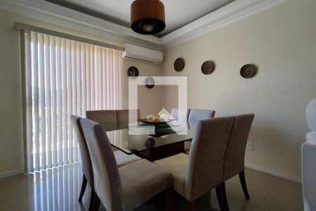 Casa de condomínio à venda com 300m², 4 quartos e 2 vagasSala de Jantar