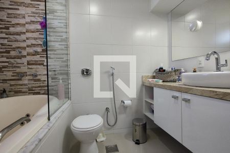 Casa de condomínio à venda com 300m², 4 quartos e 2 vagasBanheiro da Suíte 1