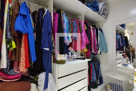 Casa de condomínio à venda com 300m², 4 quartos e 2 vagasCloset da suíte 1