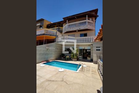 Casa de condomínio à venda com 300m², 4 quartos e 2 vagasPiscina