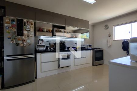 Casa de condomínio à venda com 300m², 4 quartos e 2 vagasCozinha - Armários