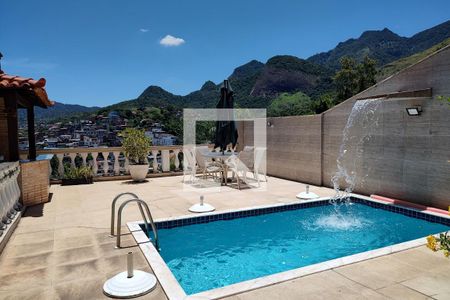 Casa de condomínio à venda com 300m², 4 quartos e 2 vagasPiscina