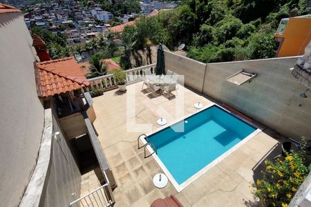 Casa de condomínio à venda com 300m², 4 quartos e 2 vagasPiscina