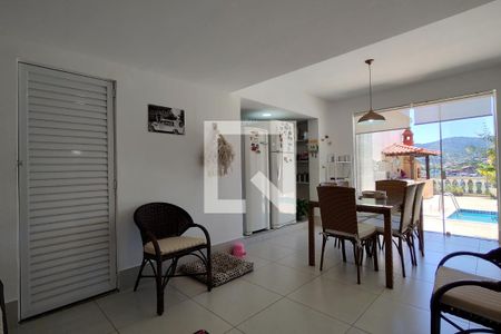 Casa de condomínio à venda com 300m², 4 quartos e 2 vagasEspaço Gourmet