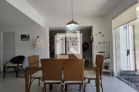 Casa de condomínio à venda com 300m², 4 quartos e 2 vagasEspaço Gourmet