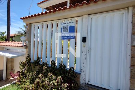 Casa de condomínio à venda com 300m², 4 quartos e 2 vagasFachada 