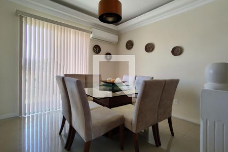 Casa de condomínio à venda com 300m², 4 quartos e 2 vagasSala de Jantar