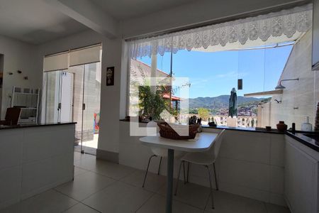 Casa de condomínio à venda com 300m², 4 quartos e 2 vagasCozinha e Área de Serviço