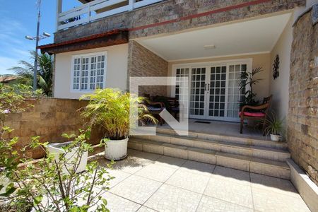 Casa de condomínio à venda com 300m², 4 quartos e 2 vagasFachada 