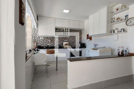 Casa de condomínio à venda com 300m², 4 quartos e 2 vagasCozinha e Área de Serviço