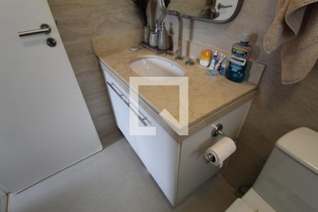 Apartamento à venda com 110m², 3 quartos e 2 vagasBanheiro da suíte