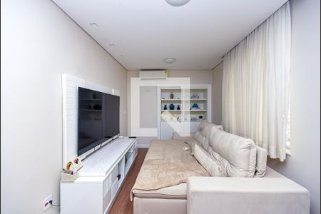 Casa para alugar com 520m², 5 quartos e 4 vagasSala de TV