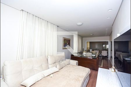 Casa para alugar com 520m², 5 quartos e 4 vagasSala de TV