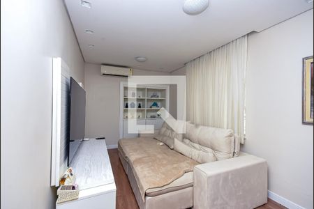 Casa para alugar com 520m², 5 quartos e 4 vagasSala de TV