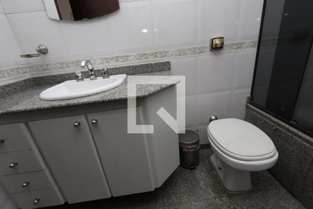 Casa à venda com 200m², 3 quartos e 4 vagasBanheiro da Suíte