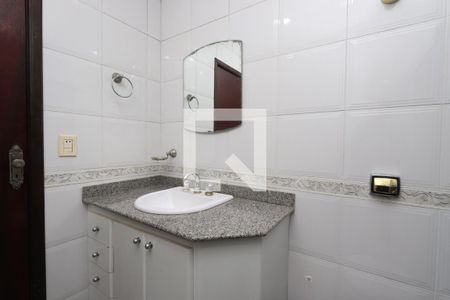 Casa à venda com 200m², 3 quartos e 4 vagasBanheiro da Suíte