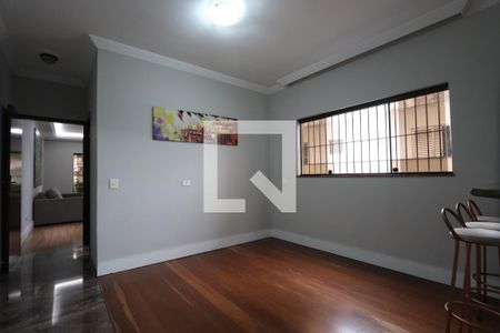 Casa à venda com 200m², 3 quartos e 4 vagasCopa